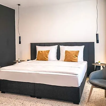 Hotel & Chariclea