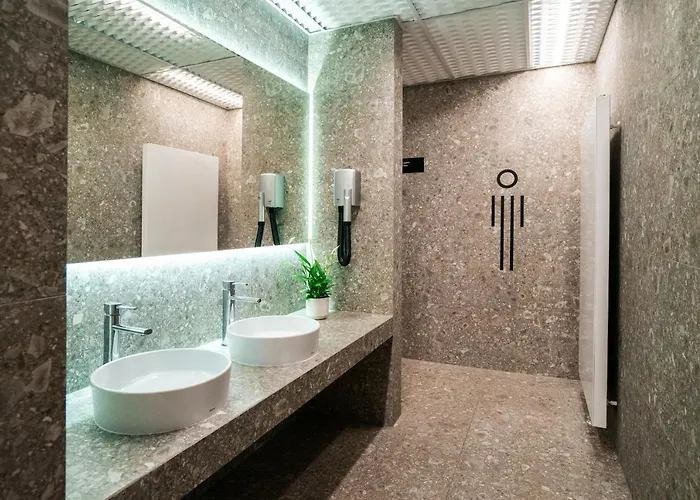 Szálloda & Chariclea